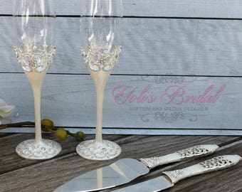 FAST SHIPPING!! Wedding Toast and Cake Server Set, Champagne Flutes, Wedding Knife Set, Silver Wedding Glasses, Wedding Gift